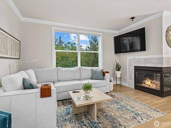 4th image of 15408 Main Street #402