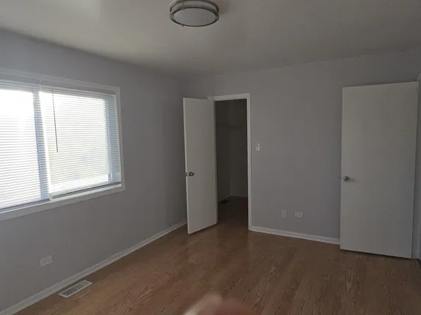 6084 Fremont Dr, Hanover Park, IL 60133