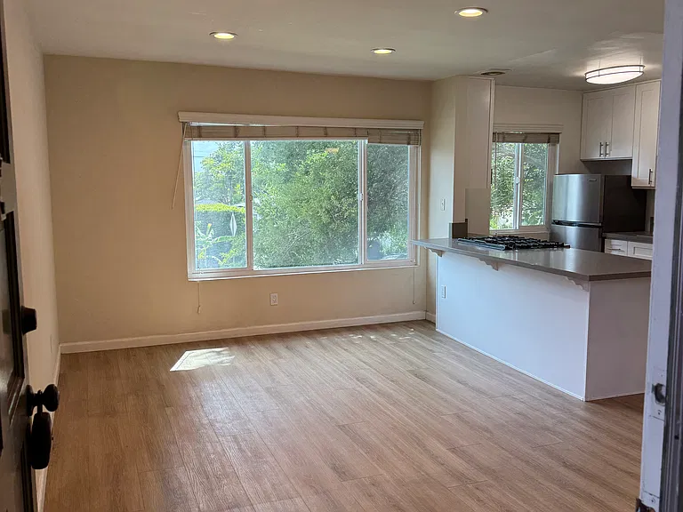 3910 Beethoven St #6 — Photo 5