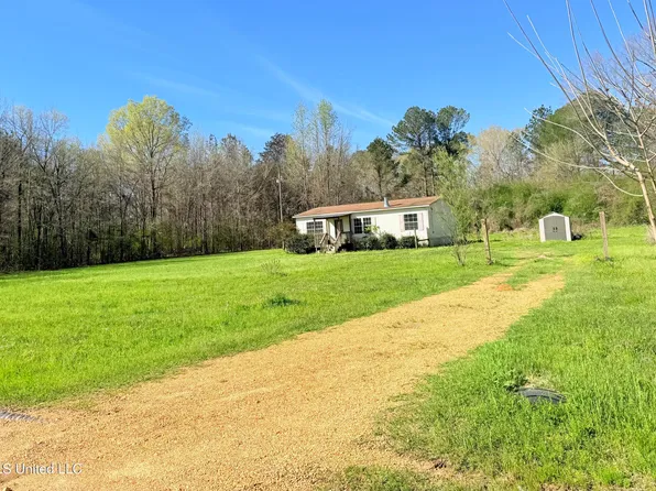 1015 Lomax Ln, Crystal Springs, MS 39059