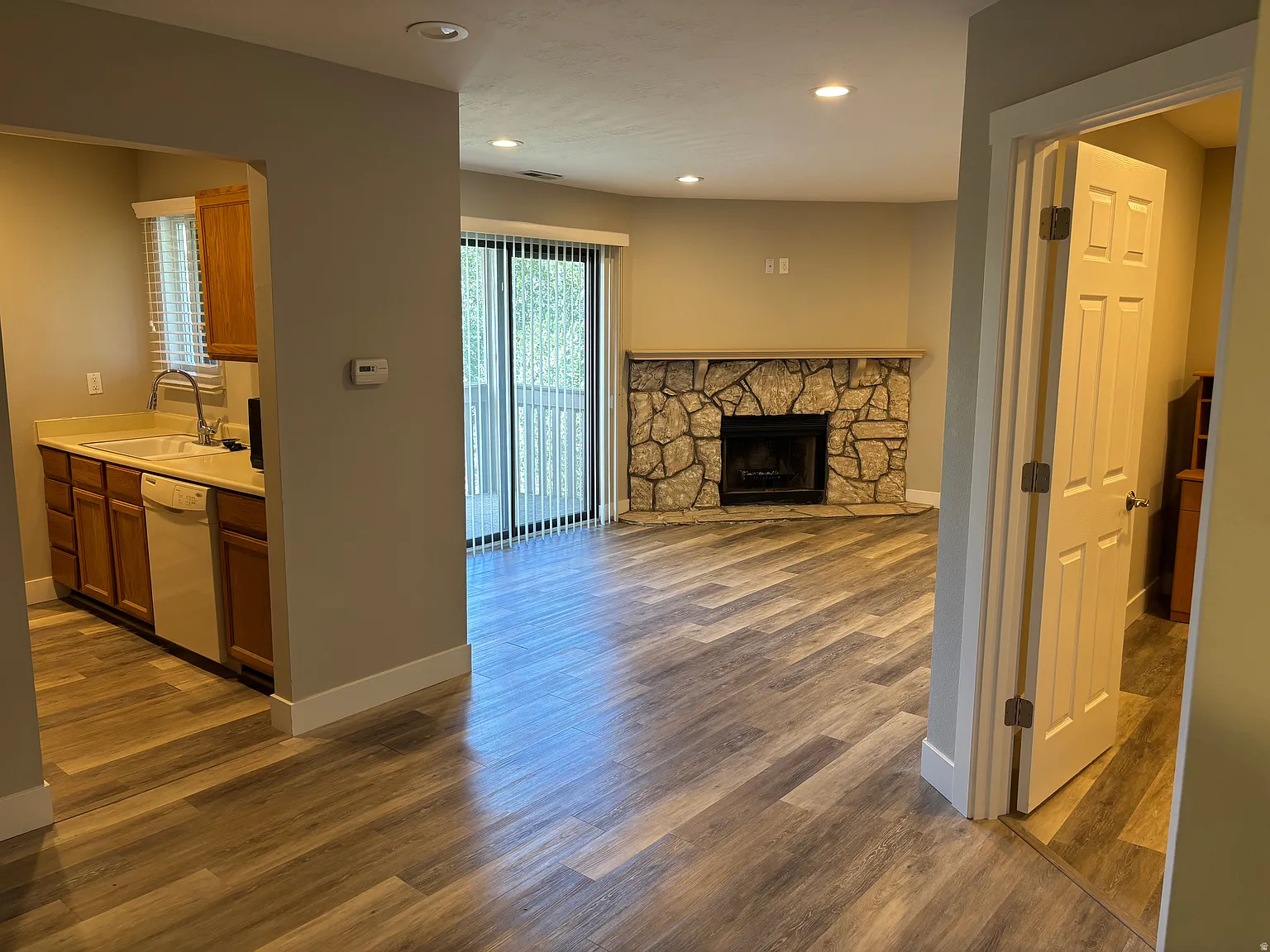 2 bed, 900 sqft, $1,495 — Photo 1