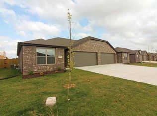410-412 Barbet Dr, Centerton, AR 72719