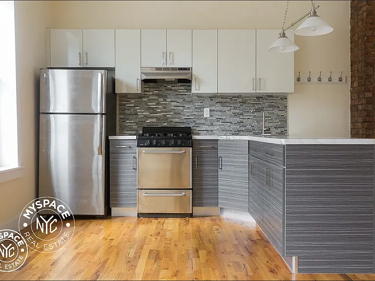 381 Berry St #4C — Photo 3