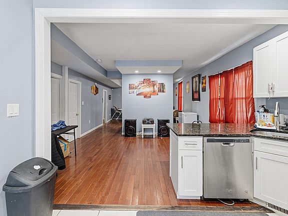 4th image of 102 Acushnet Ave