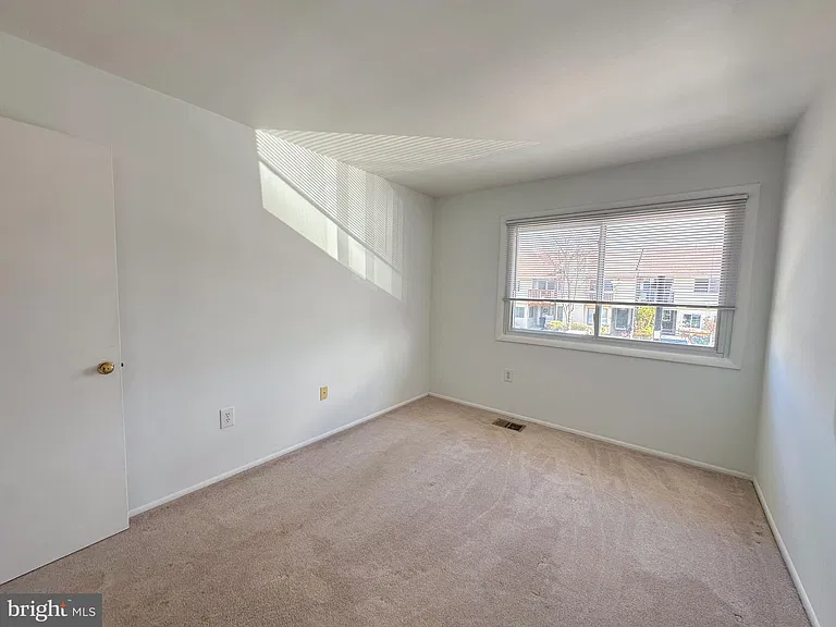 13327 Schwenger Pl — Photo 38