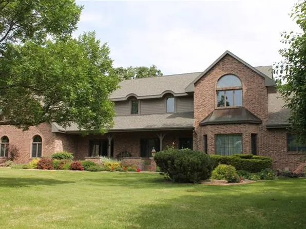 2555 W Deer Path Trl, Janesville, WI 53545