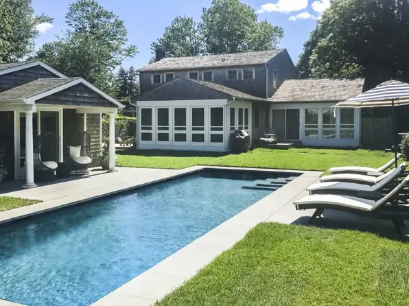 https://photos.zillowstatic.com/fp/3457463718bc2685a1121551c9c6f7a8-p_e.webp