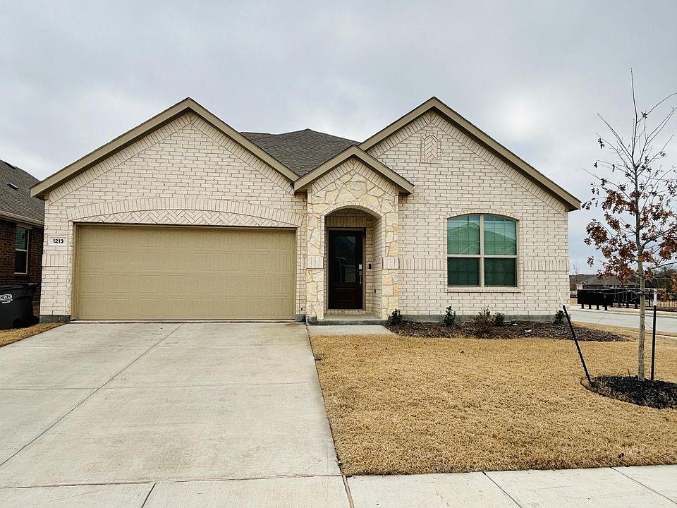 1st image of 1213 Mahogany Ln #1