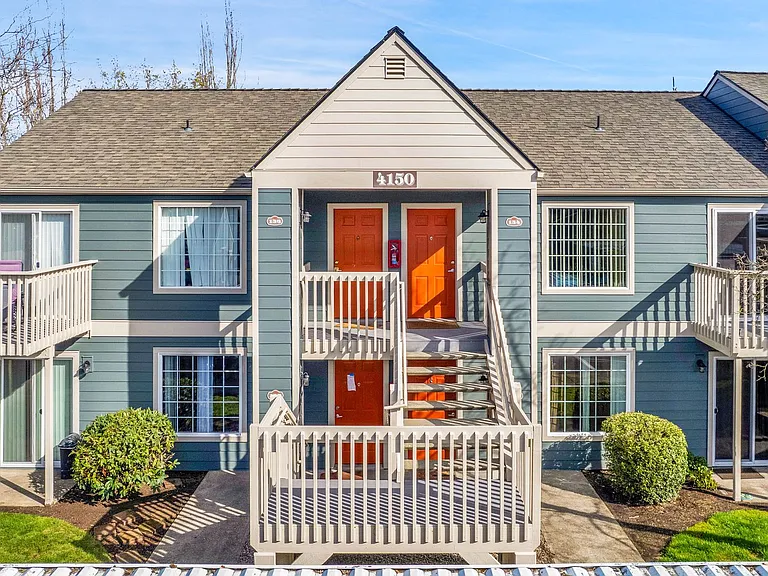 BROOK HOLLOW APARTMENTS — Photo 10