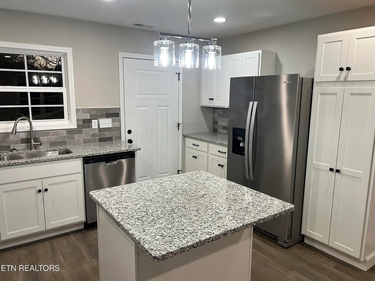 2 bed, 2.0 bath, 930 sqft, $1,300 — Photo 4