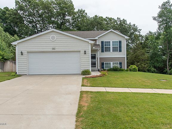 2nd image of 10122 Castle Creek Cir
