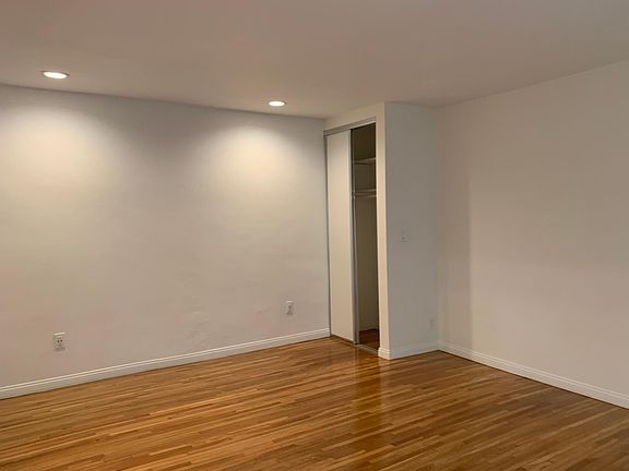 4th image of 1924 Grace Ave