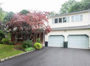 13 Lucille Ct, Edison, NJ 08820