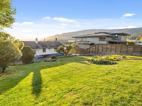 3rd image of 982 Braeside St