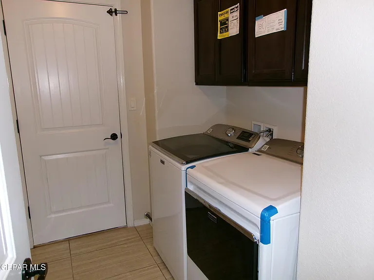 824 Caterick St — Photo 18