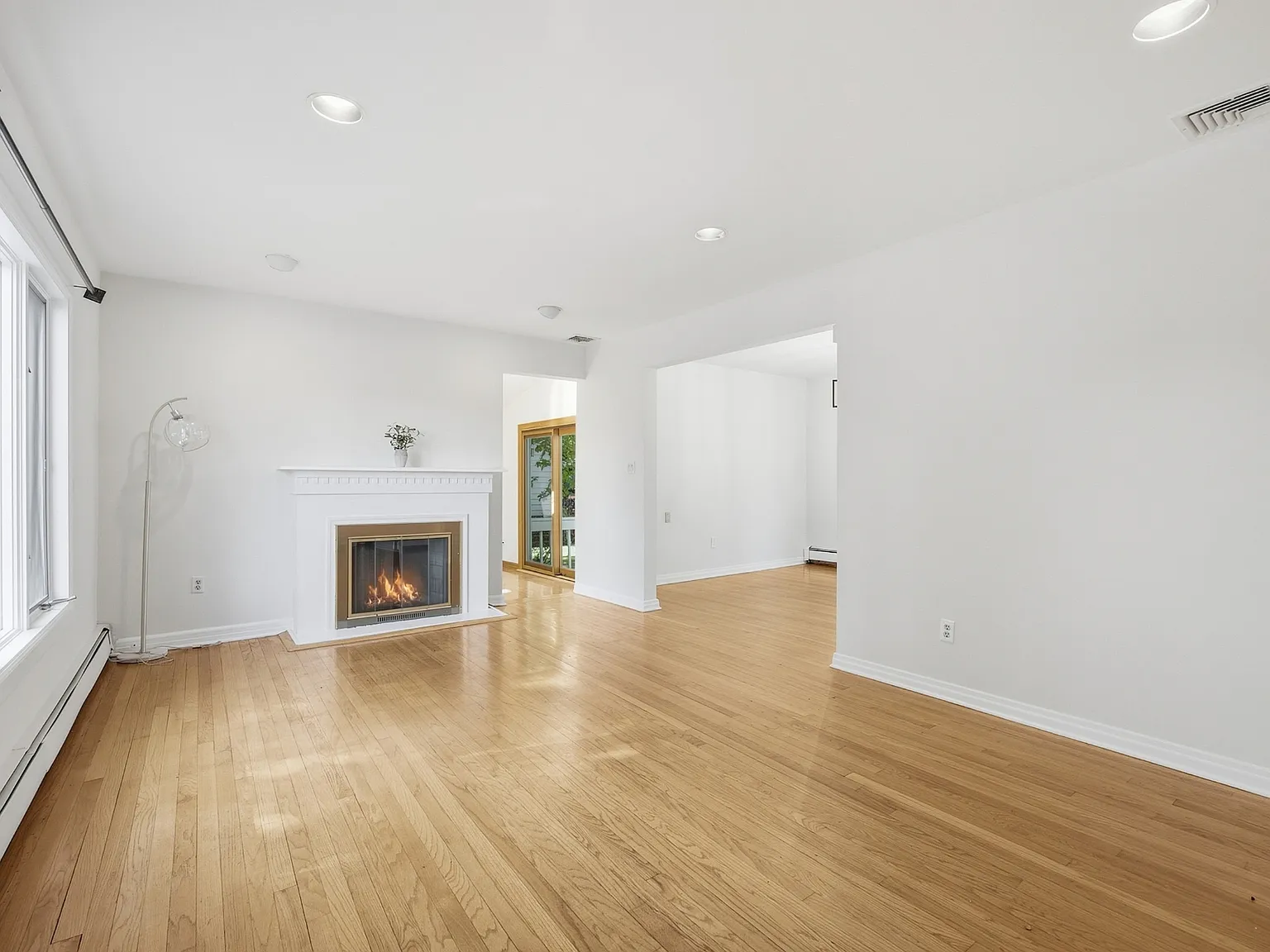 4 bed, 1.5 bath, $4,500 — Photo 2