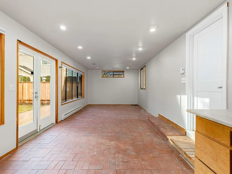 8635 NE 124th St — Photo 14
