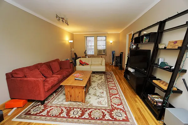 Sold by Universal Realty Group | media 16