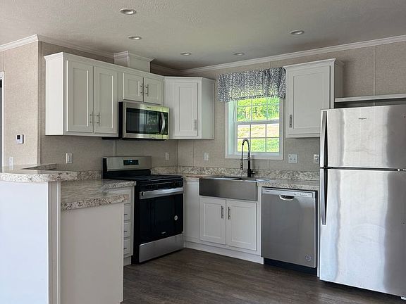 2nd image of 465-5 Royal Manor Rd