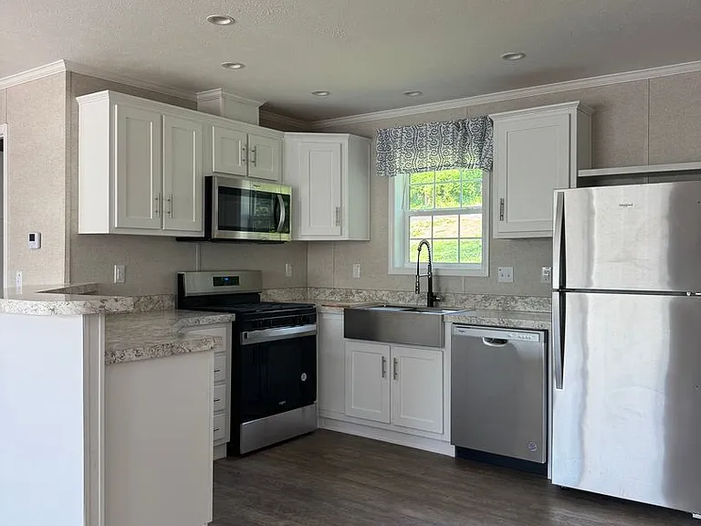 465 Royal Manor Rd #5 — Photo 3
