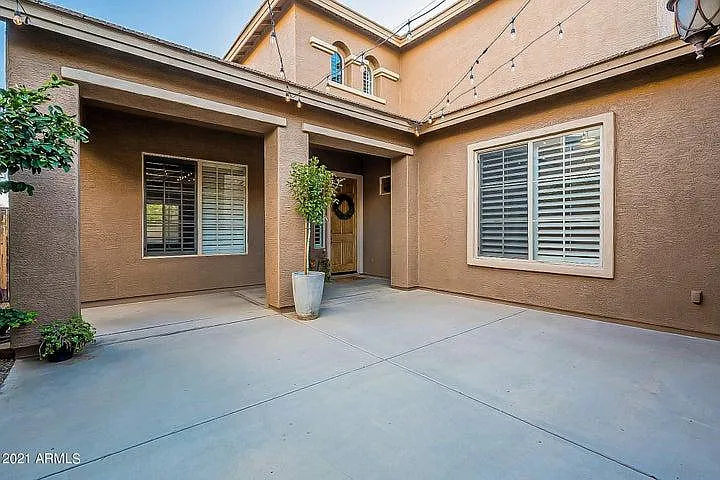 5 bed, 3056 sqft, $3,395 — Photo 2