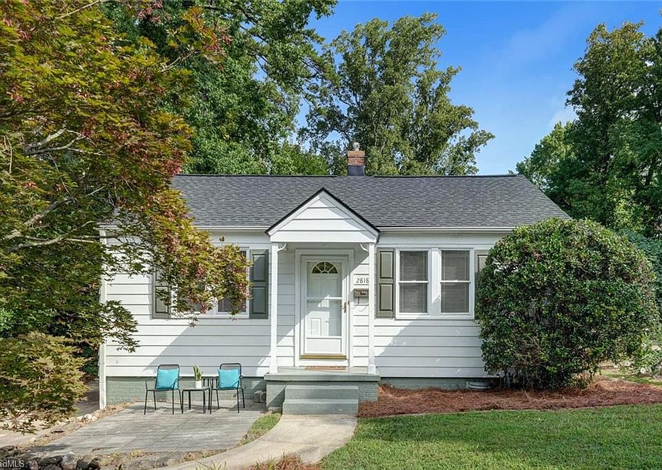 1st image of 2818 Springwood Dr