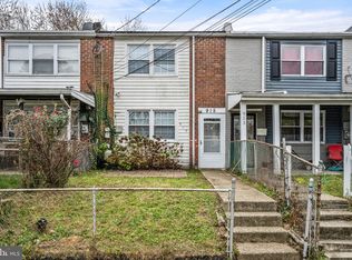 915 Imperial Ct, Halethorpe, MD 21227