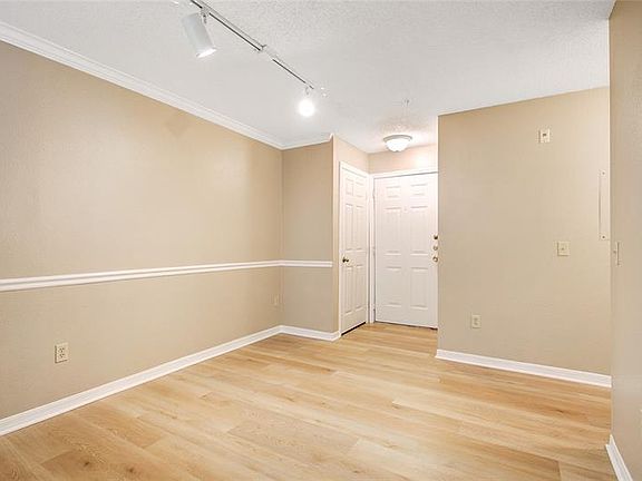 5th image of 1930 Summer Club Dr APT 208