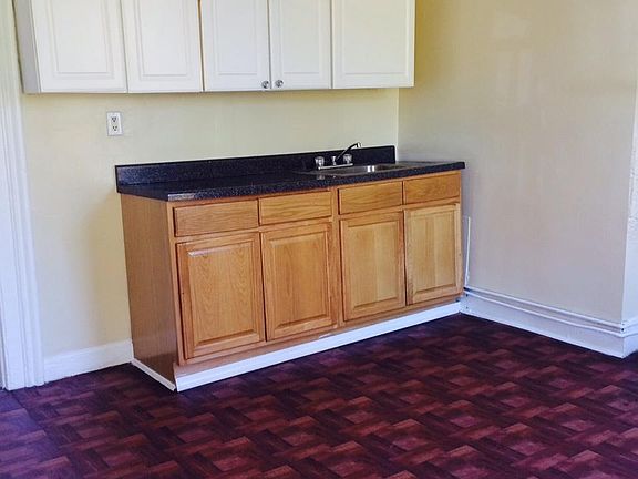 3rd image of 106 Beers Street 105 #3L