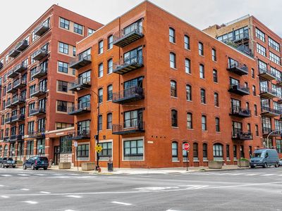 226 N Clinton St APT 611, Chicago, IL, 60661