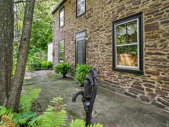 Original Well pump/Stone 