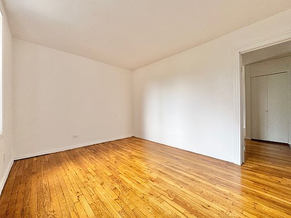 3rd image of 14350 Barclay Ave APT 3A