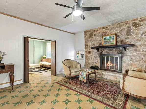 926 S Laredo, San Antonio, TX 78204
