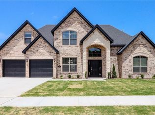 5551 W Poison Springs Dr, Fayetteville, AR 72704