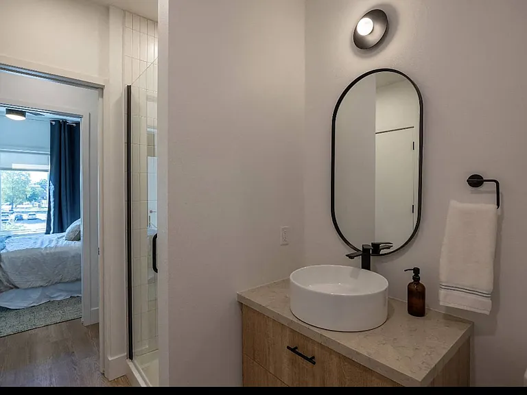 The Howard — Photo 7