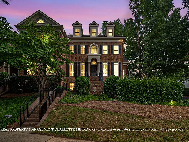 529 Queens Rd — Photo 3