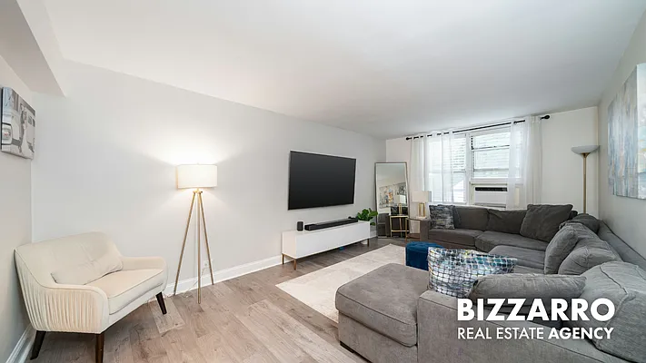 Living room, photo 1