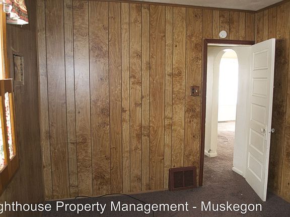 4th image of 3027 Highland St