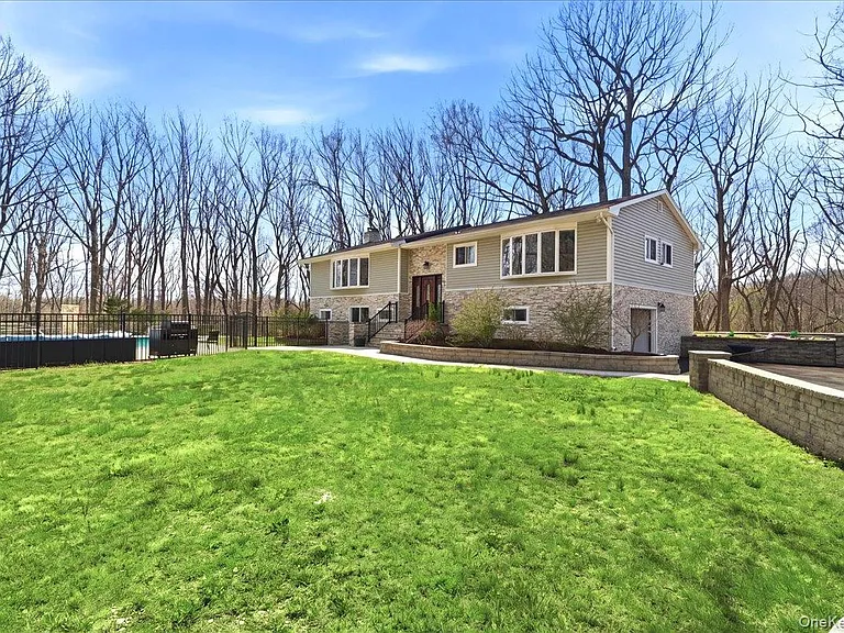 263 Oyster Bay Rd — Photo 36