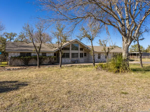 1002 Deer Forest Dr, Pipe Creek, TX 78063