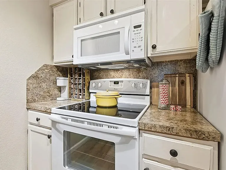 1518 Vine St #2 — Photo 5
