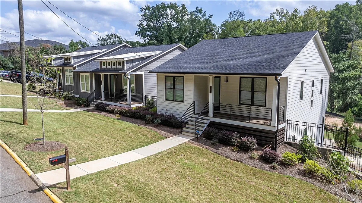 5 bed, 5.5 bath, 2198 sqft, $4,900 — Photo 1