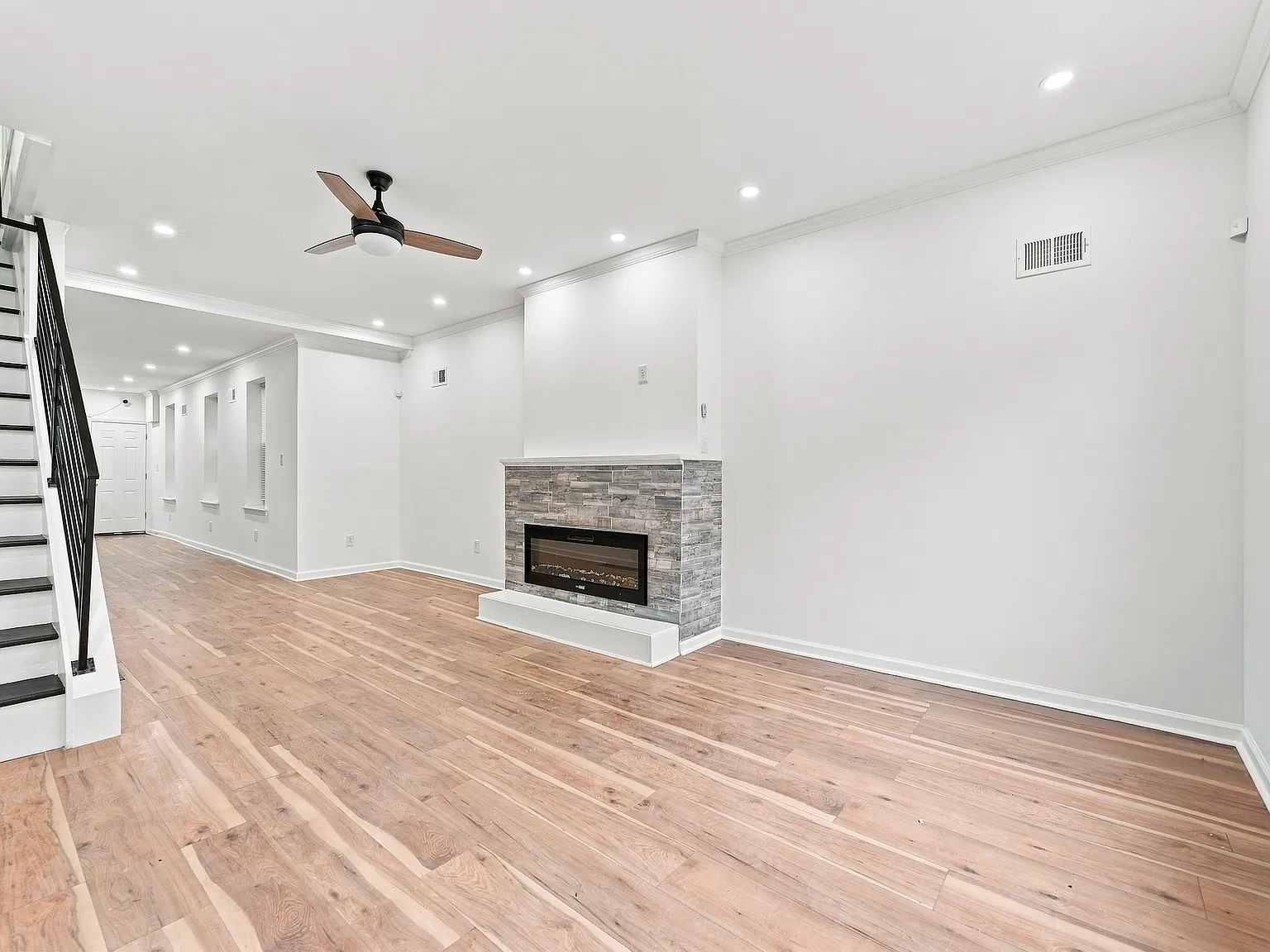 3 bed, 1320 sqft, $1,850 — Photo 4