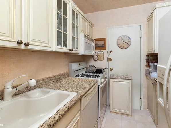 60 Sutton Place image 6 of 16