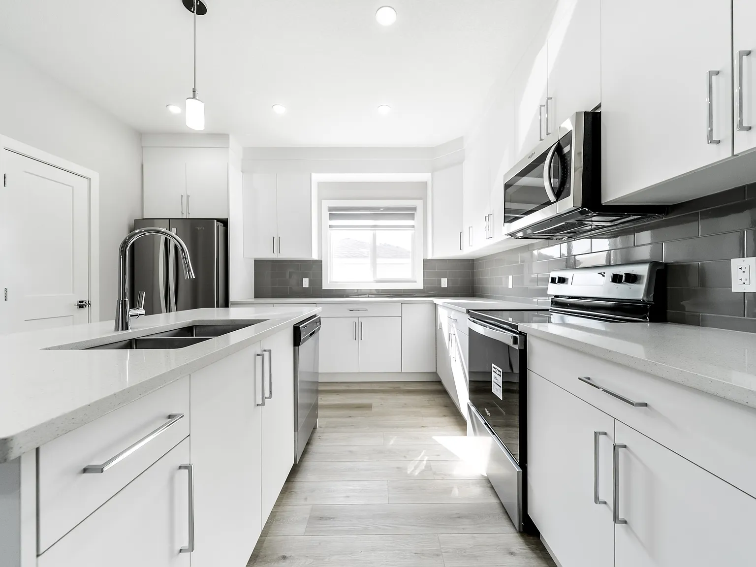 595 Blackstone Blvd — Photo 1