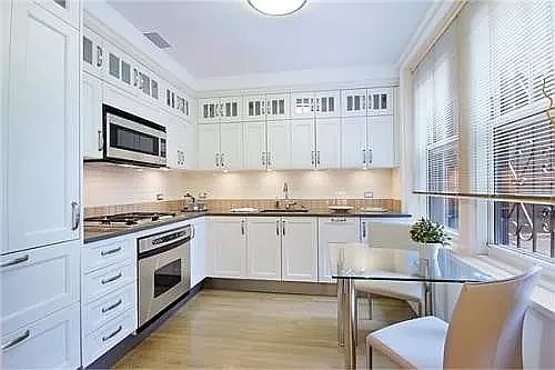 3rd image of 27 W 72nd St #G1