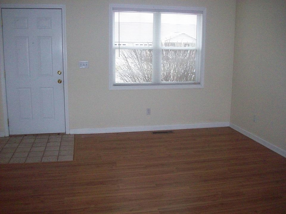 2nd image of 184 Grandview Ln