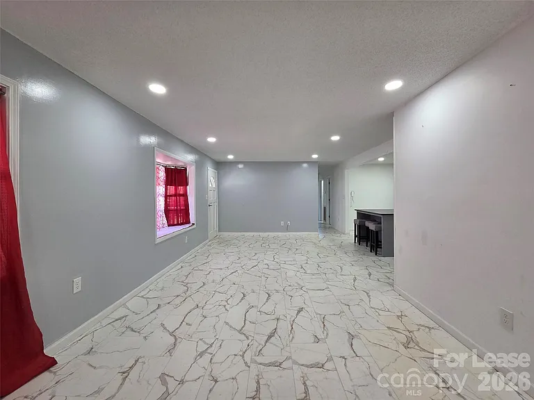 117 Oakview Dr — Photo 5