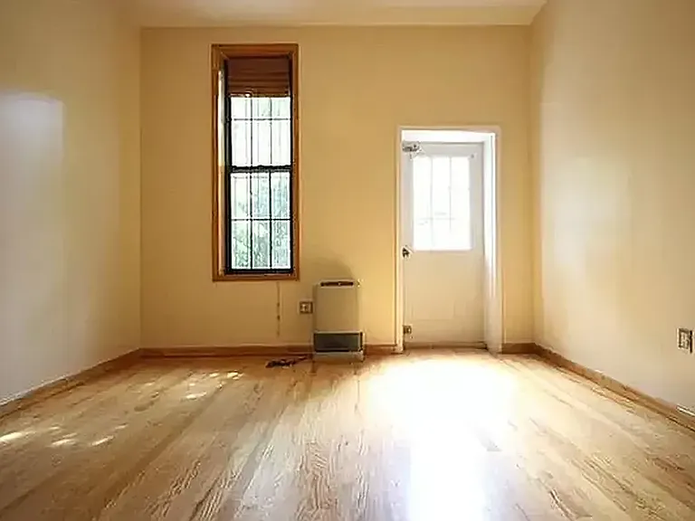 304 Stanhope St #1R — Photo 5