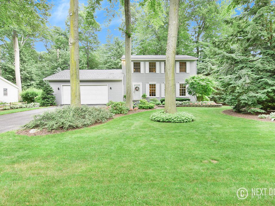 1st image of 221 Greenwood Ave